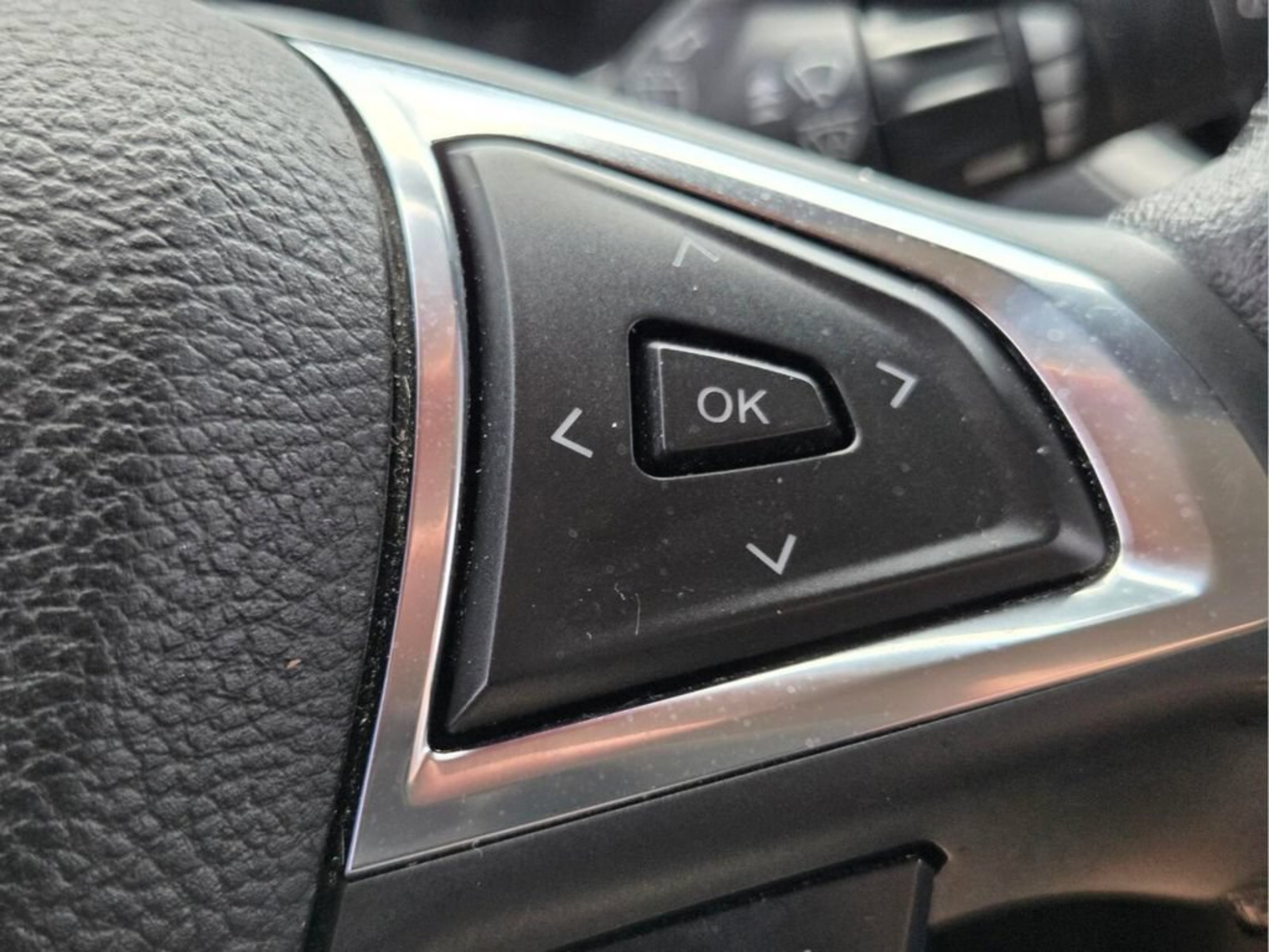 Used 2019 Black Metallic Ford SEL image 26