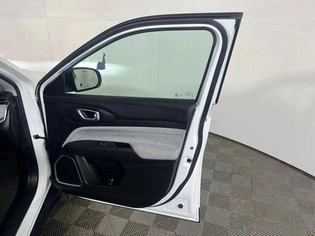 Certified Used 2022 White Jeep Latitude Lux image 27