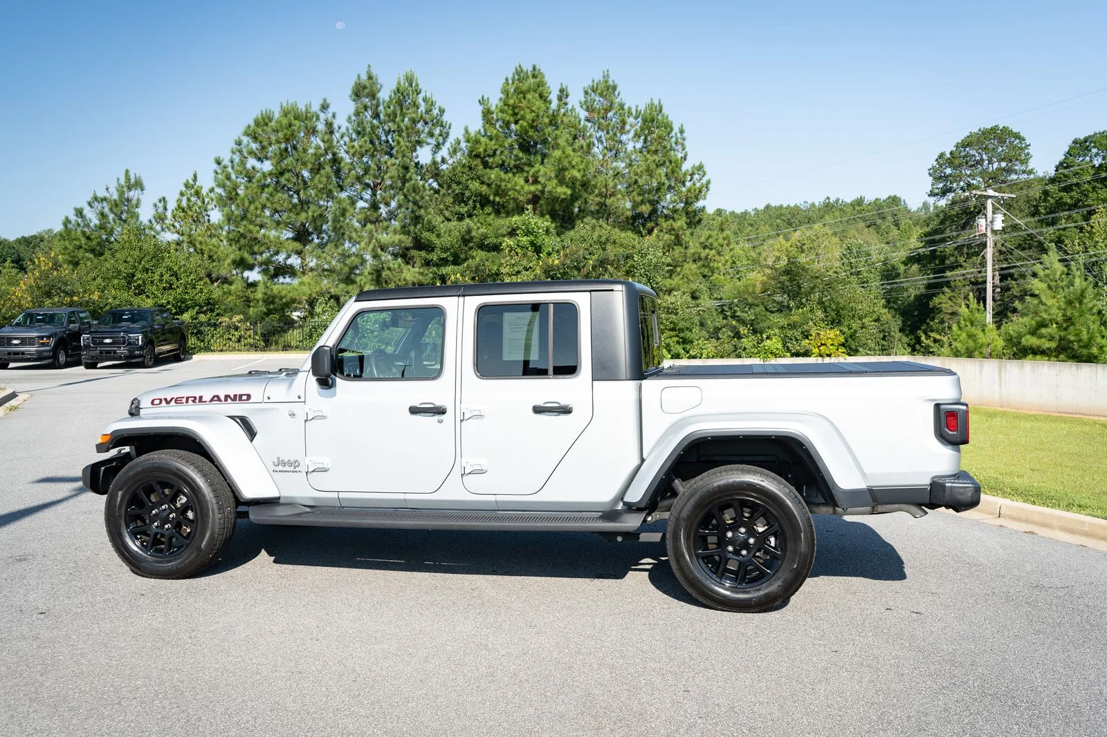 Used 2023 Silver Jeep Overland image 7