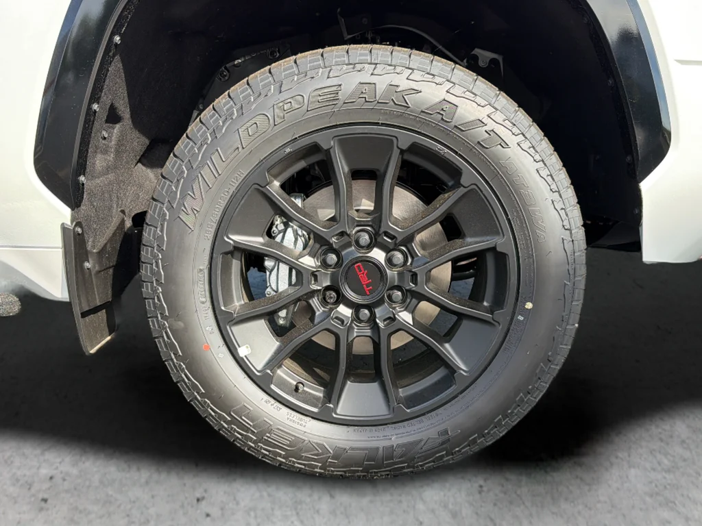New 2026 Wind Chill Pearl <sup>1</sup> Toyota  Platinum image 35