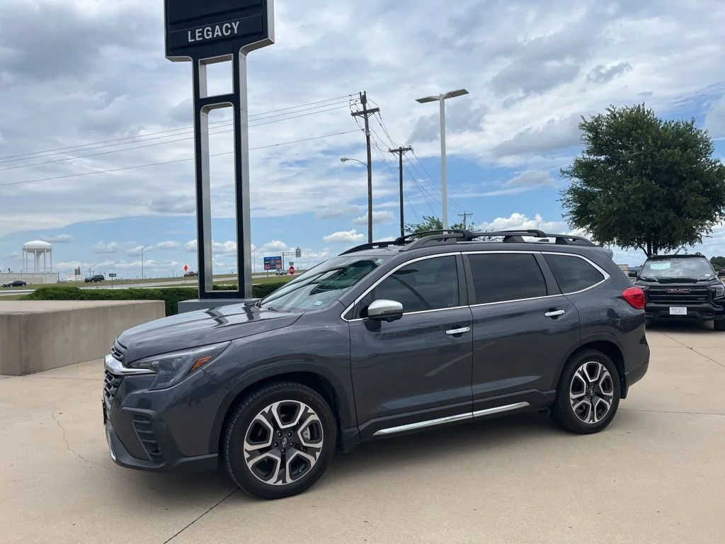 2023 Subaru Ascent Touring's photo