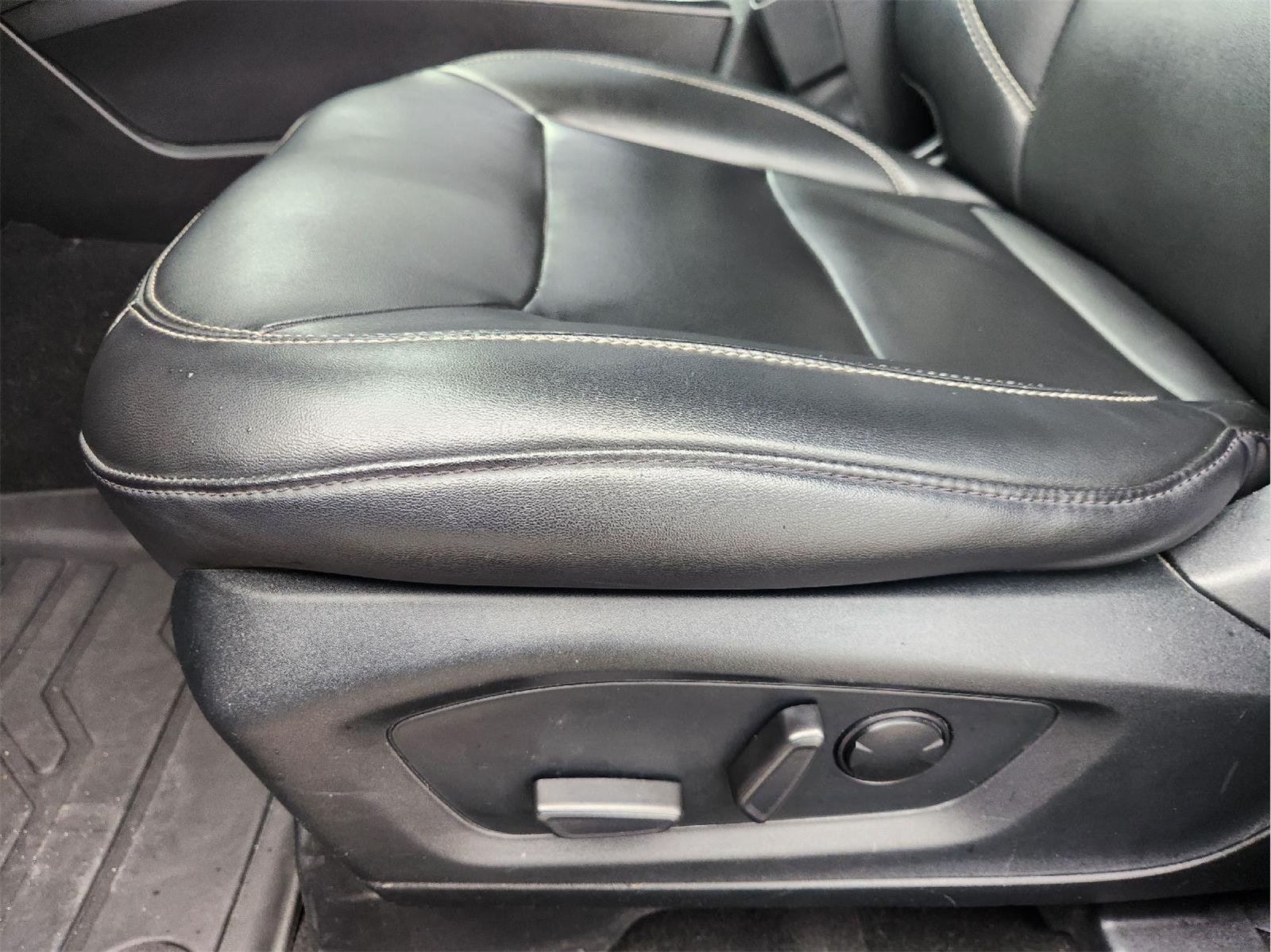 2023 Ford Explorer photo 24 of 34
