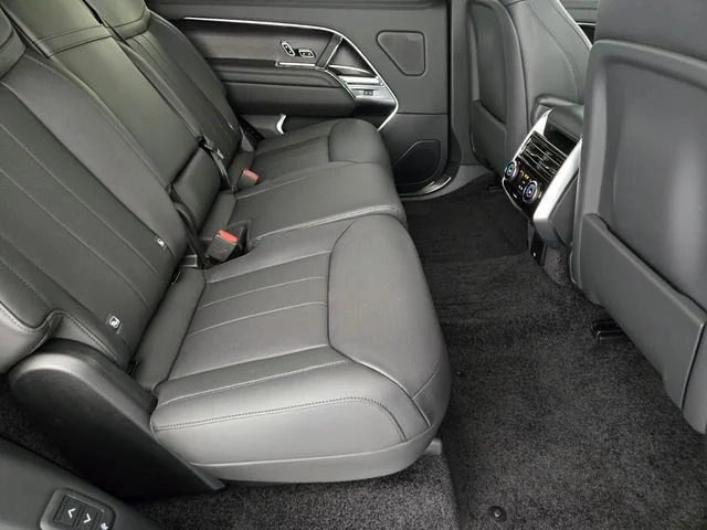 2026 Land Rover Range Rover SE - Photo 17