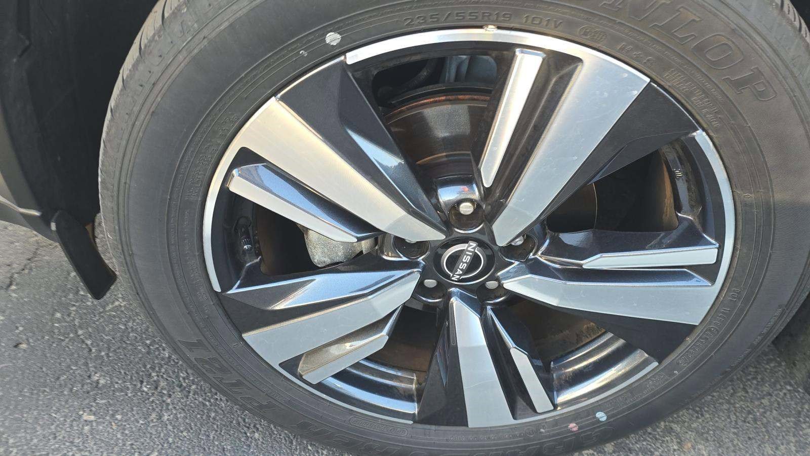 Used 2025 Boulder Gray Pearl Nissan SL image 27