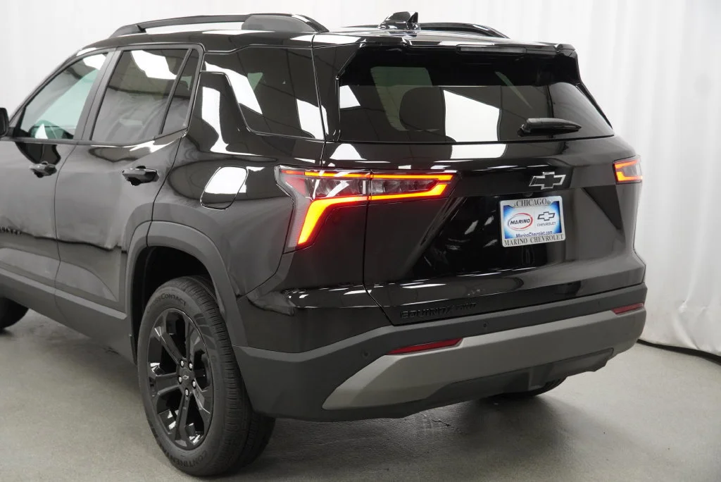 New 2027 Mosaic Black Metallic Chevrolet LT image 37
