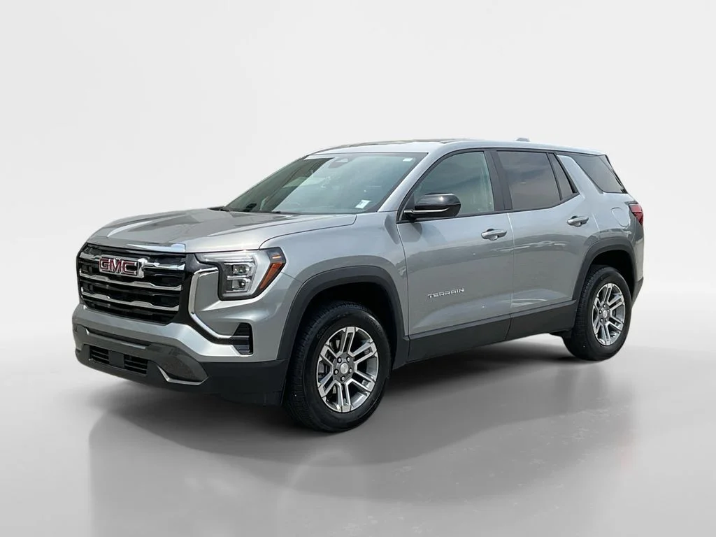 Used 2025 Silver GMC Elevation image 3