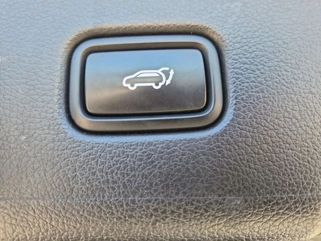 Used 2024 White Hyundai SEL image 29