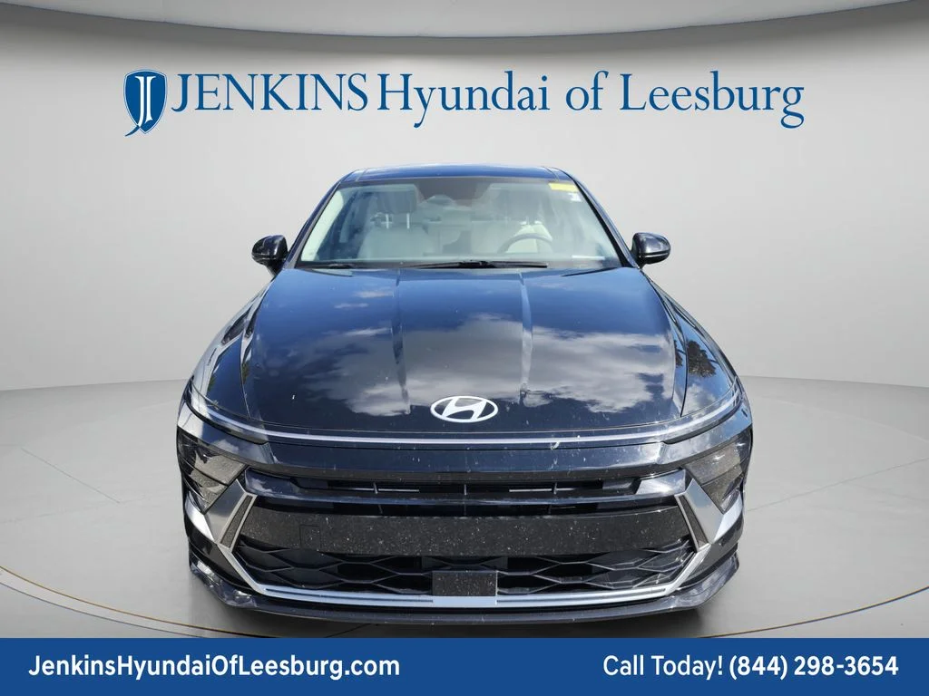 Used 2024 Black Hyundai SEL image 2