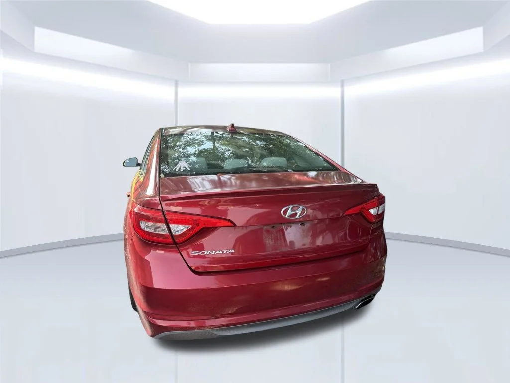 Used 2015 Red Hyundai SE image 8