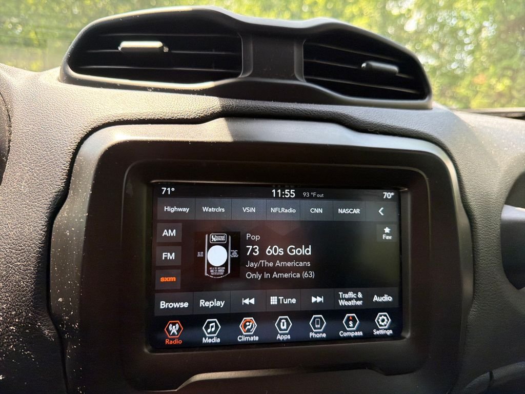 Used 2021 White Jeep Latitude image 10