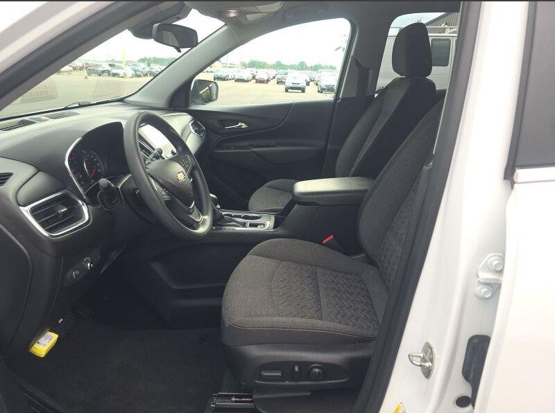 Used 2022 Summit White Chevrolet LT image 3