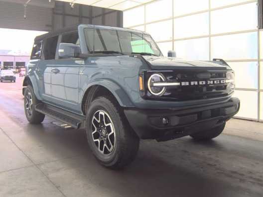 Used 2025 Azure Gray Metallic Ford Outer Banks image 4