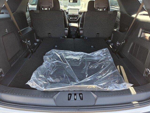 New 2026 Star White Metallic Tri-Coat Ford Platinum™ image 28