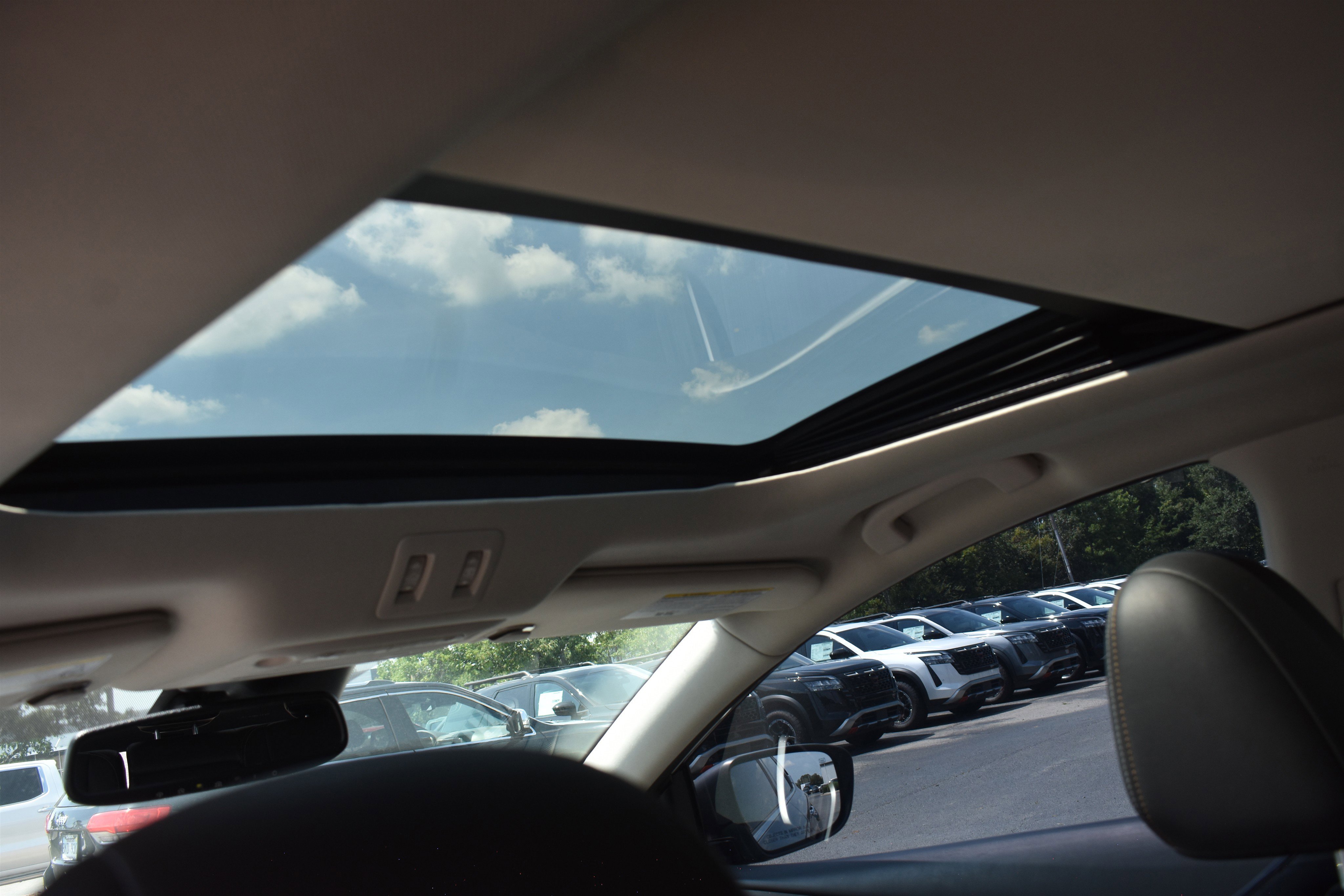 Used 2022 Gun Metallic Nissan Platinum image 19