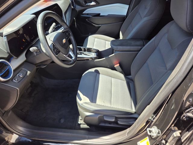 2025 Chevrolet Trax LT - Photo 10