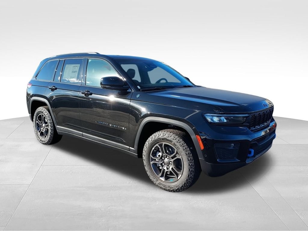 New 2024 Diamond Black Crystal Pearl-Coat Exterior Paint Jeep Trailhawk 4xe image 2