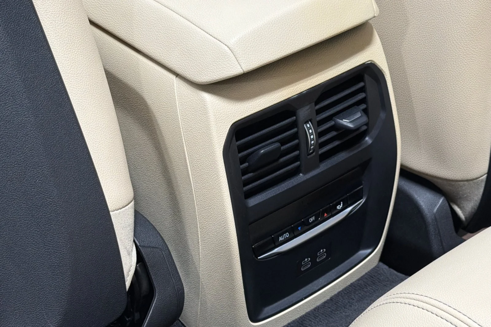 Used 2023 MINERAL WHITE BMW 430i Convertible image 12