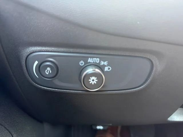 Used 2024 Summit White Chevrolet LT image 23