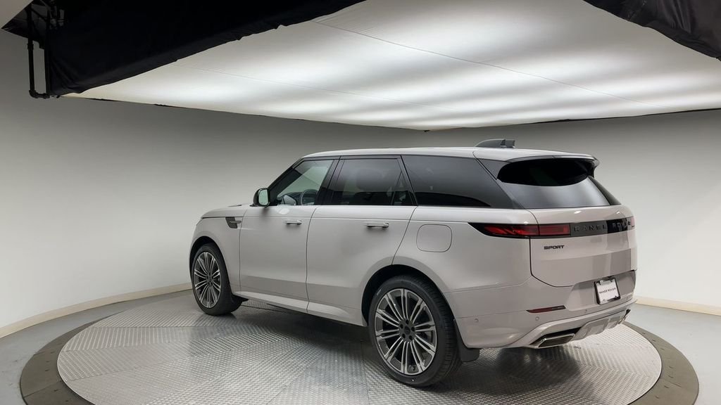 Used 2026 Borasco Grey Metallic Land Rover Dynamic SE image 4