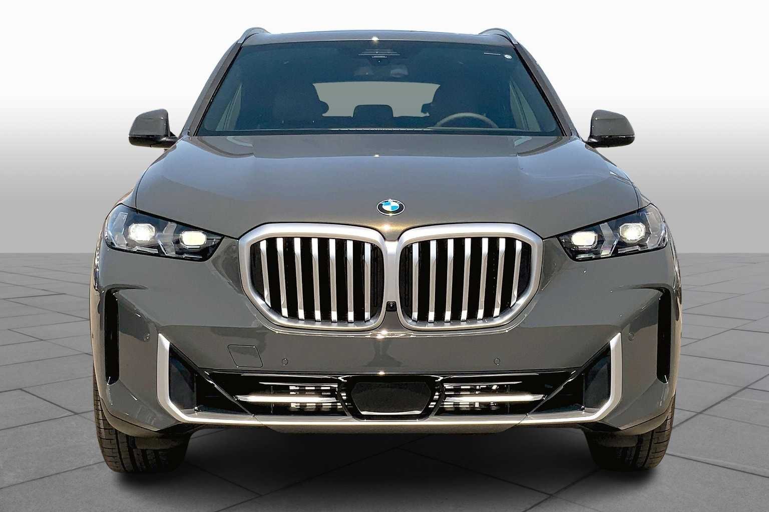 New 2026 Dravit Grey Metallic BMW sDrive40i image 3