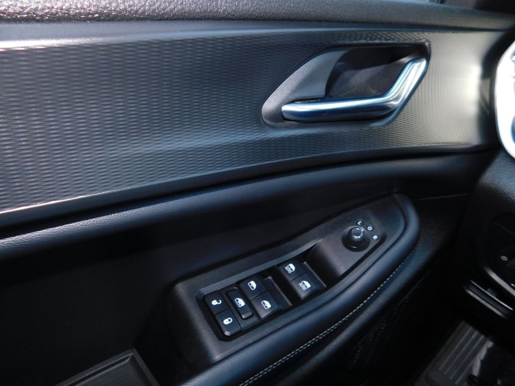 Used 2024 White Jeep Altitude image 28