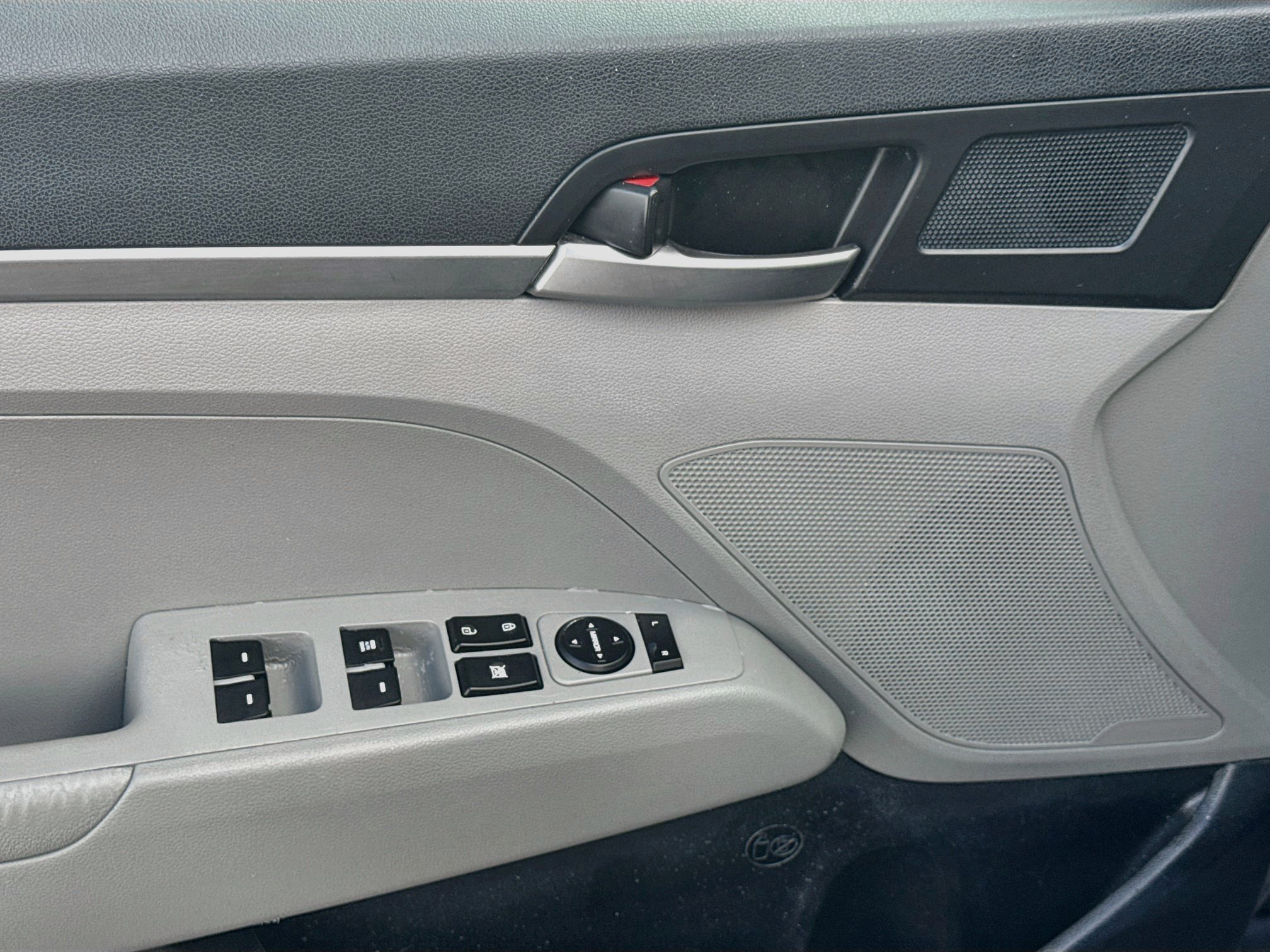 2020 Hyundai Elantra SE - Photo 14