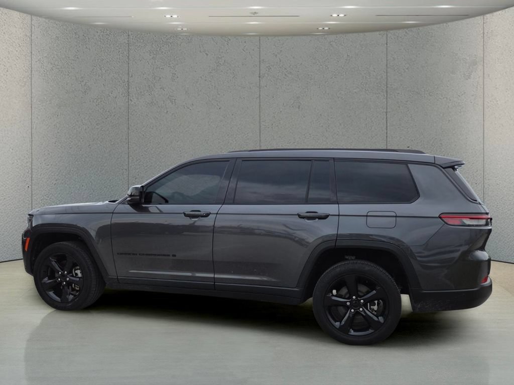 Used 2023 Baltic Gray Metallic Clearcoat Jeep Altitude image 8