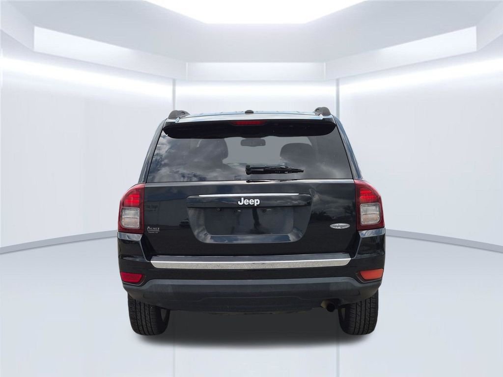 Used 2014 Black Jeep Latitude image 5