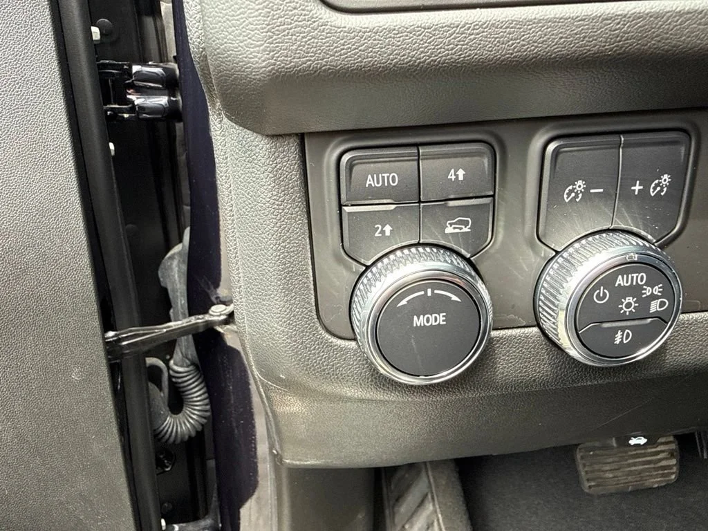 Used 2023 Midnight Blue Metallic GMC SLT image 26