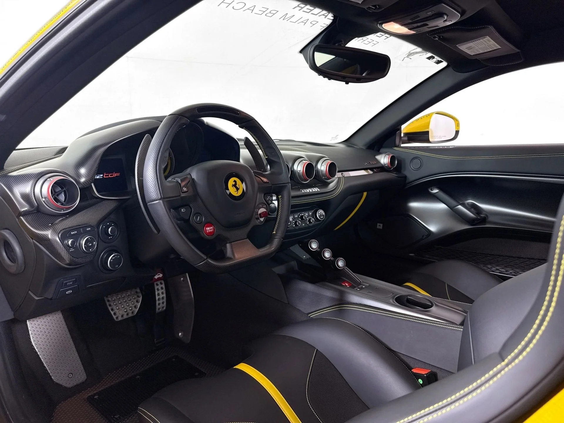 Certified Used 2017 Giallo Triplo Strato Ferrari Base image 18