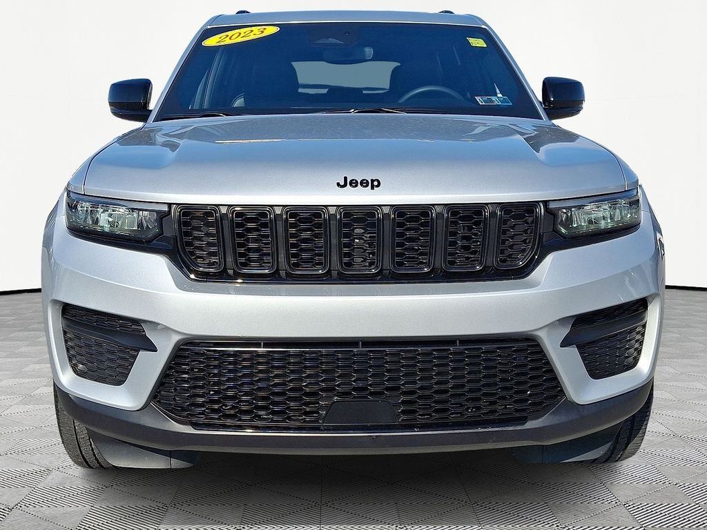 Used 2023 Silver Jeep Altitude X image 2