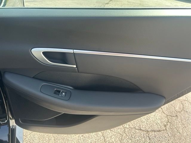 New 2026 Black Hyundai SEL image 5