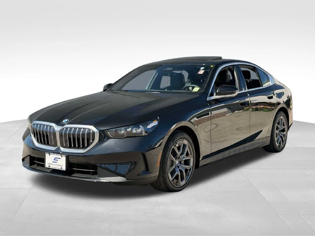 Used 2026 Black BMW 530i xDrive image 3