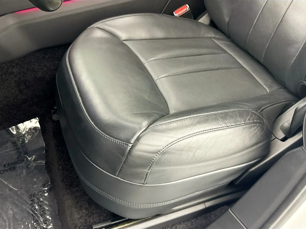 Used 2023 White Land Rover Autobiography image 20