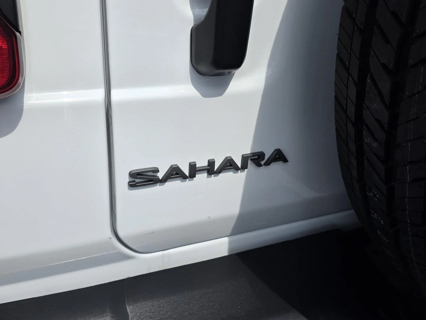Used 2026 Bright White Clearcoat Jeep Sahara image 28