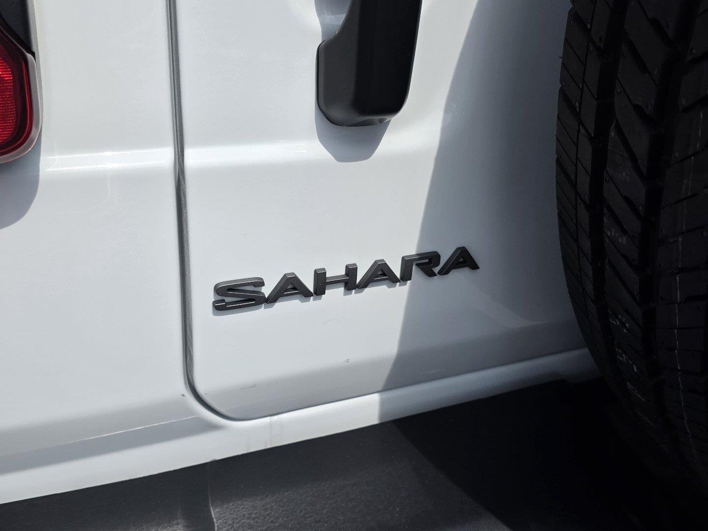 Used 2026 Bright White Clearcoat Jeep Sahara image 28