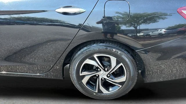 Used 2016  Honda LX image 34