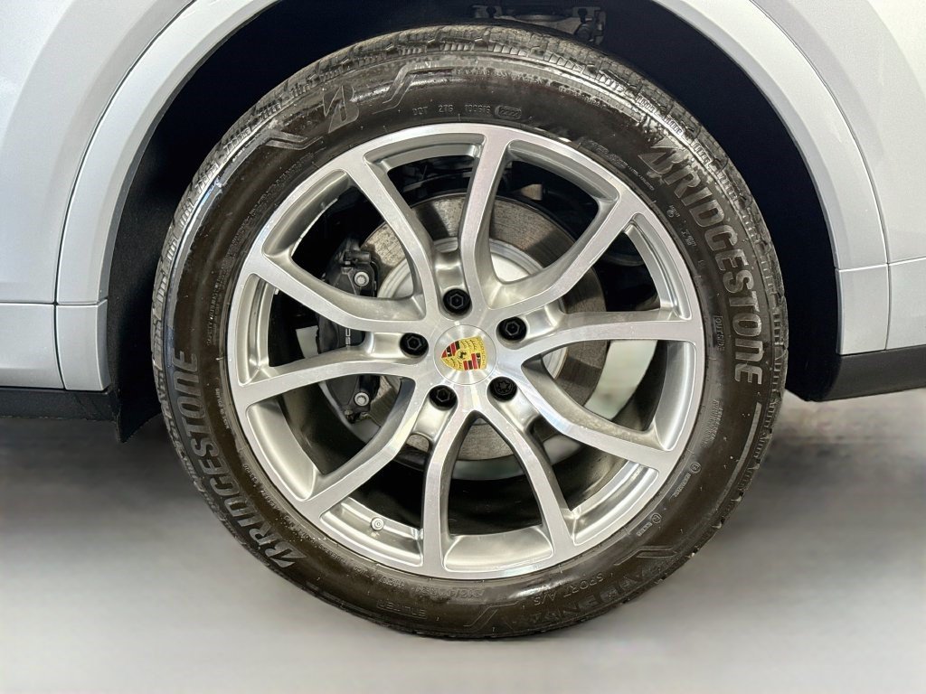 Used 2024 Dolomite Silver Metallic Porsche Base image 33
