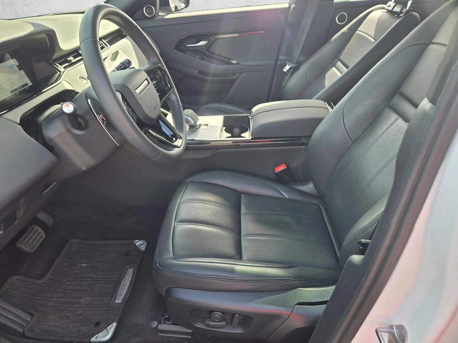 Used 2024 White Land Rover Core S image 16