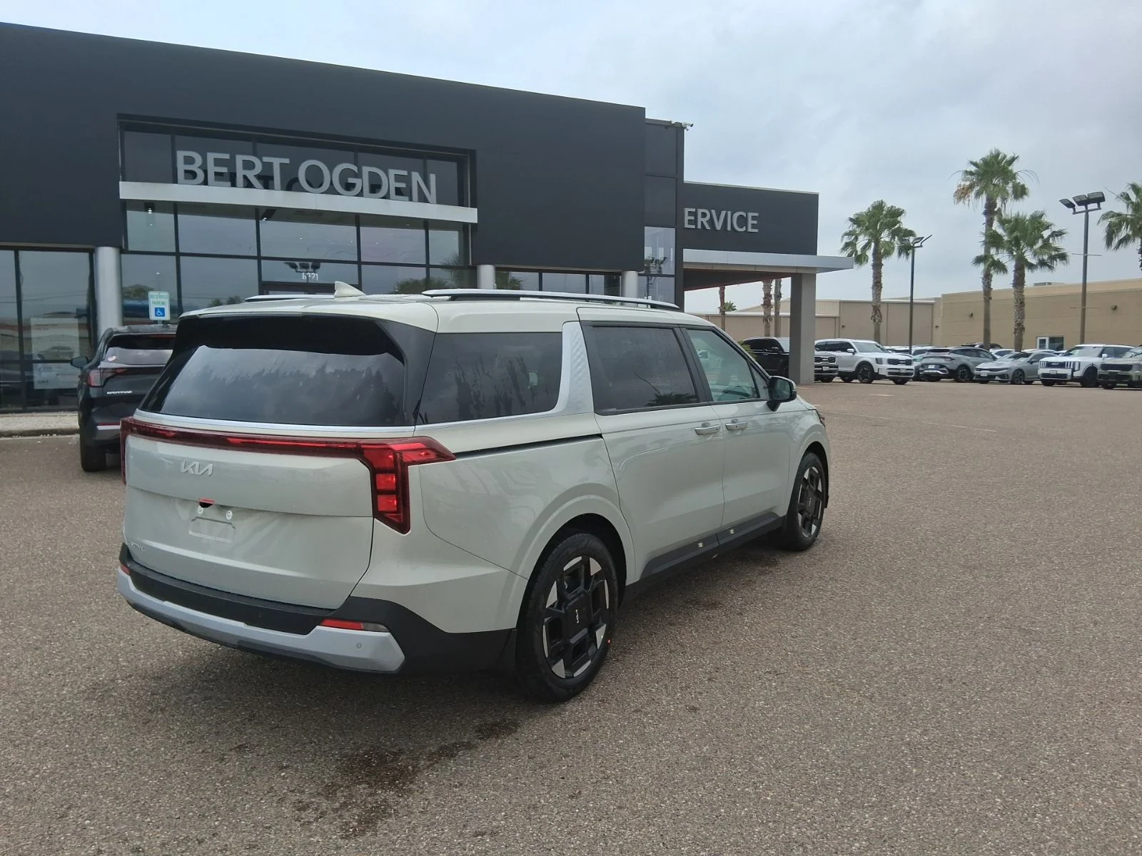 New 2026 White Kia EX image 4