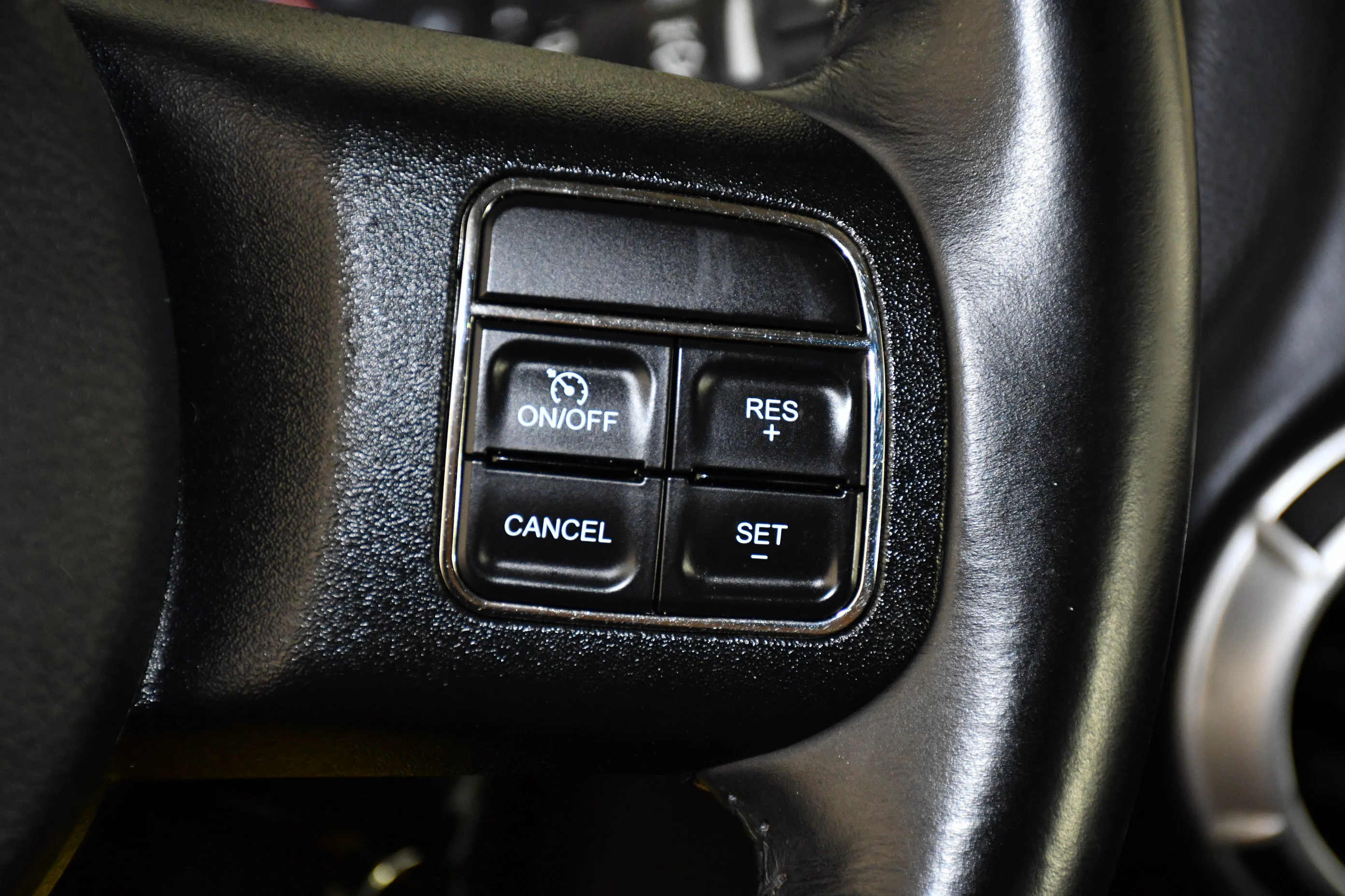 Used 2013 Billet Silver Metallic Jeep Sahara image 23