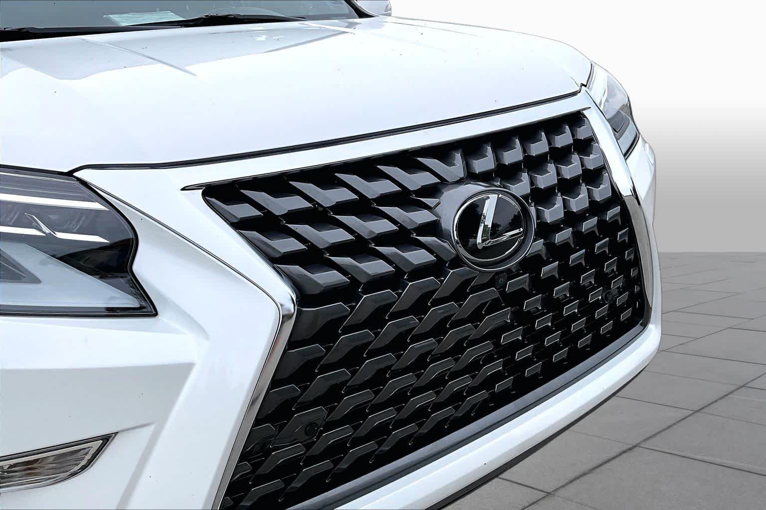 Used 2021 Starfire Pearl Lexus Luxury image 30
