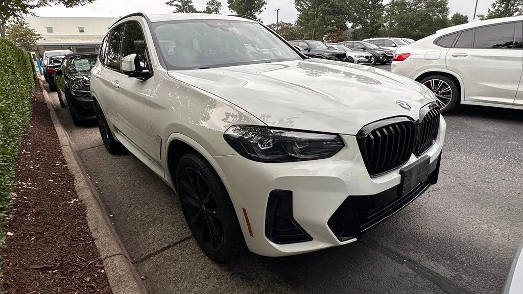 Used 2023 Alpine White BMW xDrive30i image 1