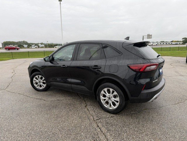 Used 2025 Black Metallic Ford Active image 5