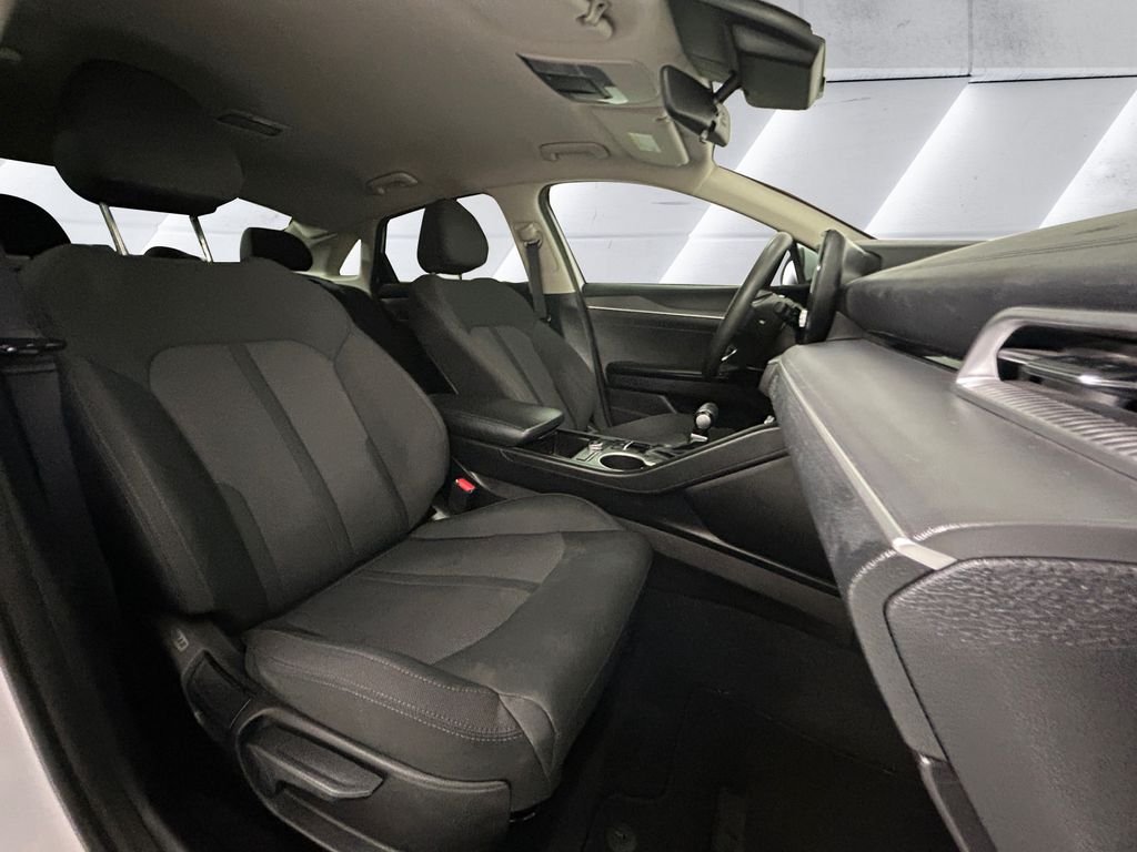 Used 2021 White Kia LXS image 14