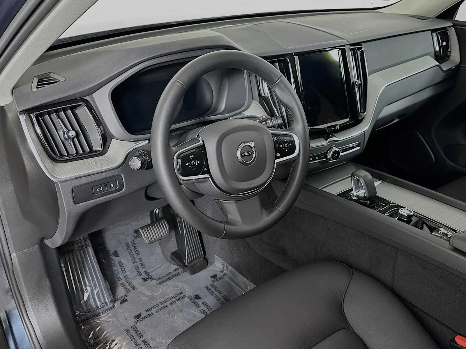 2025 Volvo XC60 Plus - Photo 9