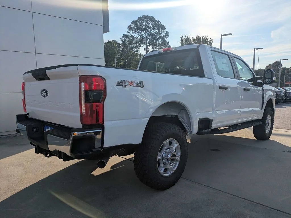 New 2027 Oxford White Ford XL image 4