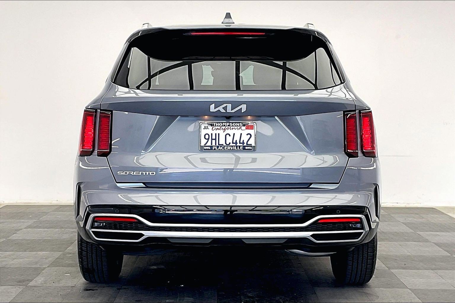 2023 Kia Sorento S photo 2