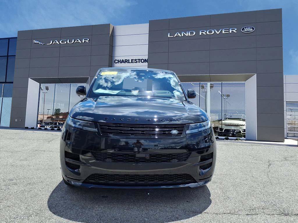 New 2026 Santorini Black Metallic Land Rover Dynamic SE image 8