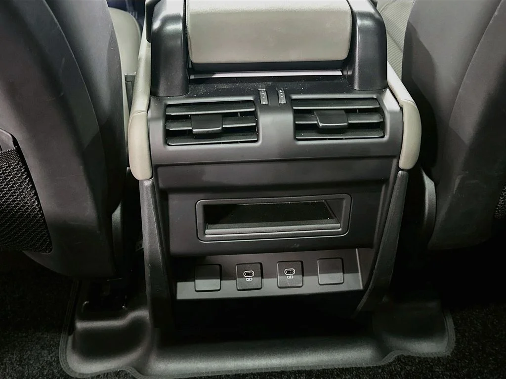 Certified Used 2025 Fuji White Land Rover X-Dynamic SE image 26